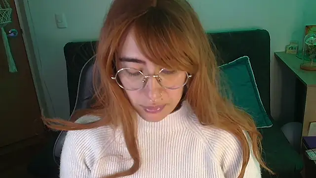 Snapshot of Miacatsito3 chatting on 12/18/25, 01:44 Miacatsito3 online show from 12/18/25, 01:44