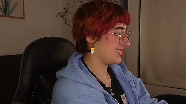 Snapshot of Miacatsito3 chatting on 02/12/26, 01:11 Miacatsito3 online show from 02/12/26, 01:11