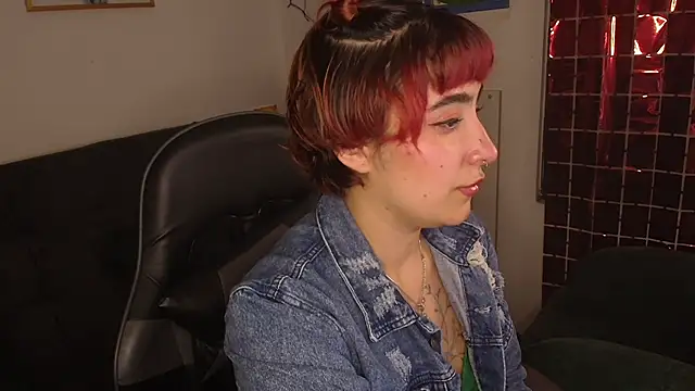 Snapshot of Miacatsito3 chatting on 02/13/26, 11:45 Miacatsito3 online show from 02/13/26, 11:45