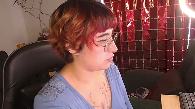 Snapshot of Miacatsito3 chatting on 02/19/26, 10:28 Miacatsito3 online show from 02/19/26, 10:28