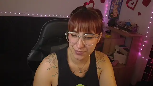 Miacatsito3 online show from 05/26/26, 04:08