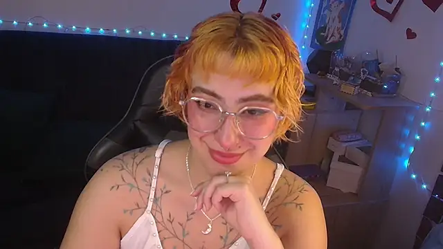 Snapshot of Miacatsito3 chatting on 06/13/26, 04:21 Miacatsito3 online show from 06/13/26, 04:21