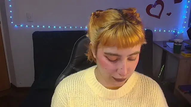 Snapshot of Miacatsito3 chatting on 06/24/26, 02:43 Miacatsito3 online show from 06/24/26, 02:43