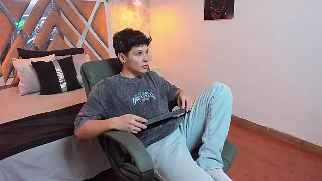 Snapshot of kraven_lust chatting on 09/16/25, 03:07 kraven lust online show from 09/16/25, 03:07