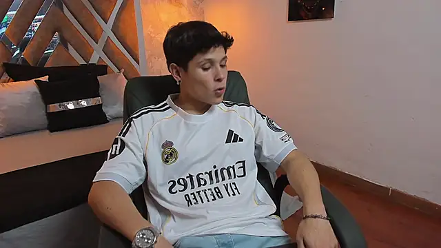 Snapshot of kraven_lust chatting on 09/19/25, 02:57 kraven lust online show from 09/19/25, 02:57