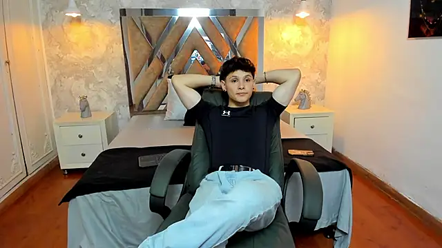 Snapshot of kraven_lust chatting on 10/07/25, 03:47 kraven lust online show from 10/07/25, 03:47