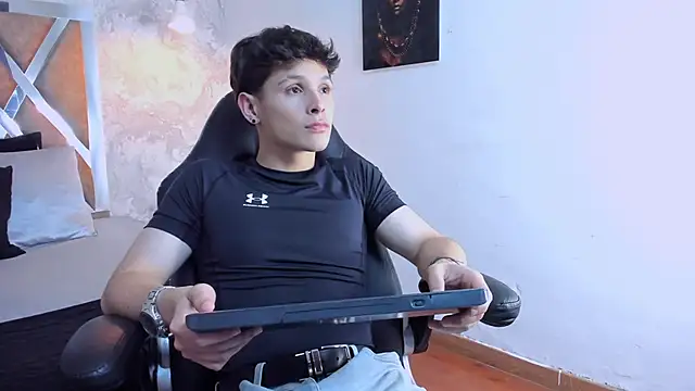 Snapshot of kraven_lust chatting on 10/16/25, 02:56 kraven lust online show from 10/16/25, 02:56