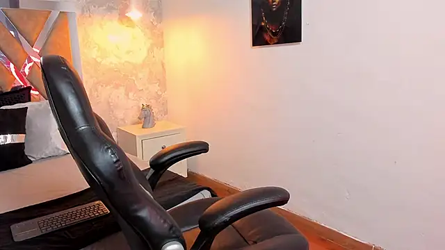 Snapshot of kraven_lust chatting on 10/22/25, 02:56 kraven lust online show from 10/22/25, 02:56