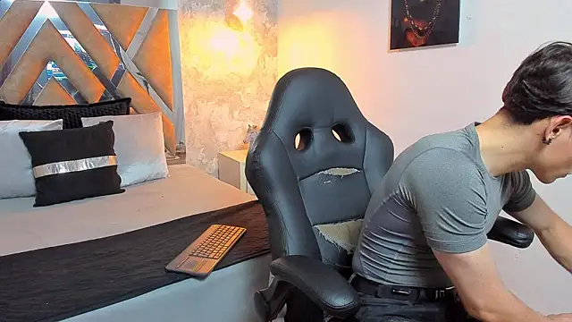 Snapshot of kraven_lust chatting on 10/24/25, 03:14 kraven lust online show from 10/24/25, 03:14