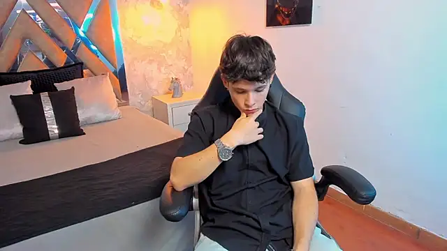 Snapshot of kraven_lust chatting on 10/25/25, 03:47 kraven lust online show from 10/25/25, 03:47