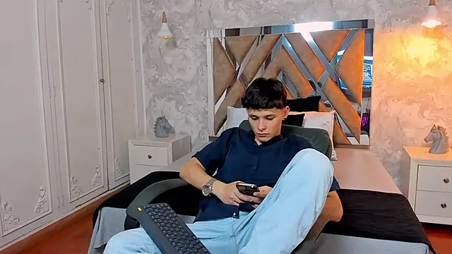 Snapshot of kraven_lust chatting on 10/28/25, 03:10 kraven lust online show from 10/28/25, 03:10