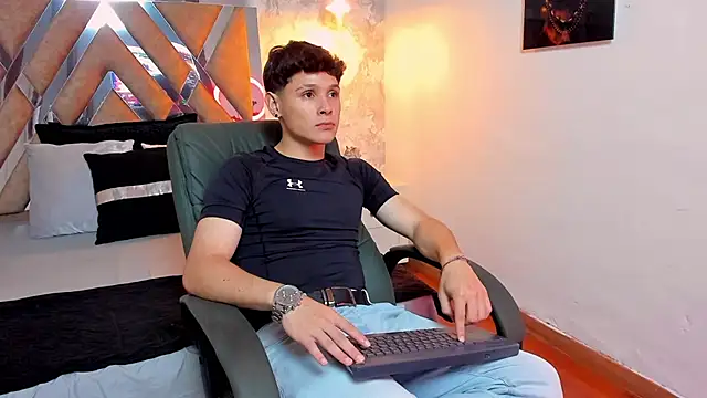 Snapshot of kraven_lust chatting on 10/30/25, 03:08 kraven lust online show from 10/30/25, 03:08