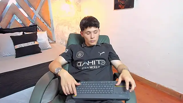 Snapshot of kraven_lust chatting on 10/31/25, 03:07 kraven lust online show from 10/31/25, 03:07