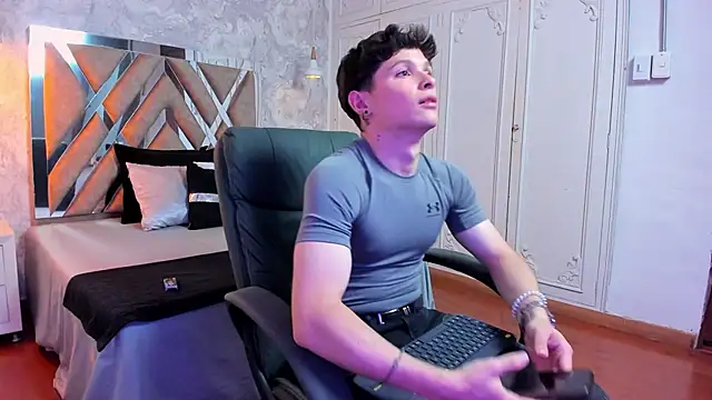 Snapshot of kraven_lust chatting on 11/15/25, 03:15 kraven lust online show from 11/15/25, 03:15