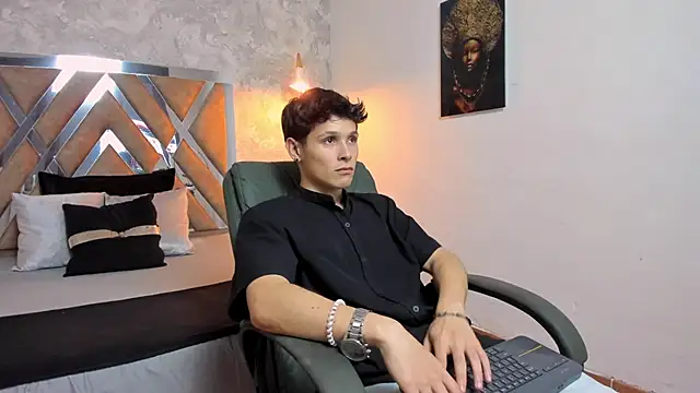 Snapshot of kraven_lust chatting on 11/21/25, 03:05 kraven lust online show from 11/21/25, 03:05