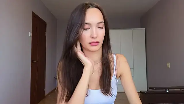 Lillian-Clark online show from 09/30/25, 07:46