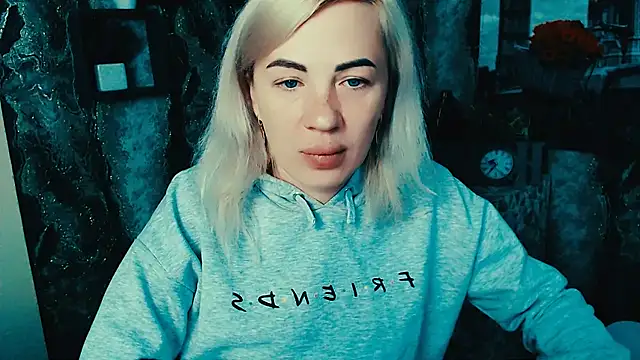 EmmaCat  online show from 10/27/25, 06:28