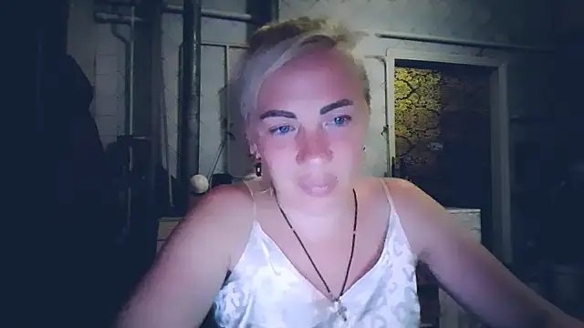 EmmaCat  online show from 05/25/26, 06:47