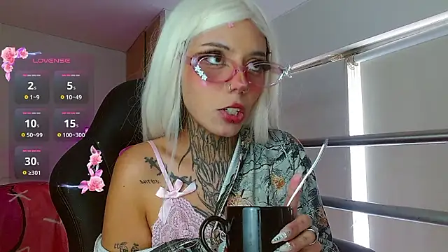 KoraRousee online show from 01/15/26, 01:48