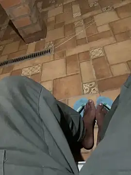 Snapshot of Morenolatino881 chatting on 11/19/25, 10:43 Morenolatino881 online show from 11/19/25, 10:43