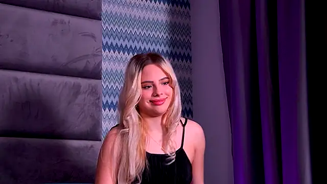 YssabelFox online show from 12/18/25, 02:45