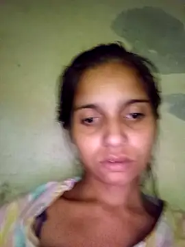 Snapshot of Saloni-Gupta chatting on 10/17/25, 07:49 Saloni-Gupta online show from 10/17/25, 07:49