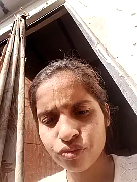 Snapshot of Saloni-Gupta chatting on 12/17/25, 07:36 Saloni-Gupta online show from 12/17/25, 07:36