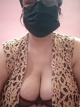 thehotlady online show from 12/17/25, 09:37