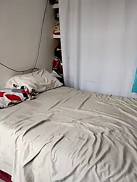 LaraCaliente online show from 10/25/25, 12:45