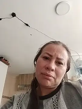 LaraCaliente online show from 07/10/26, 07:05