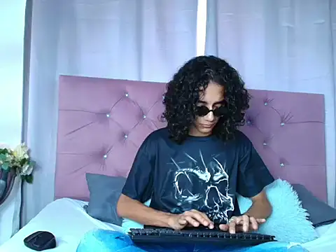 EthanBlackwoodd online show from 09/29/25, 07:40