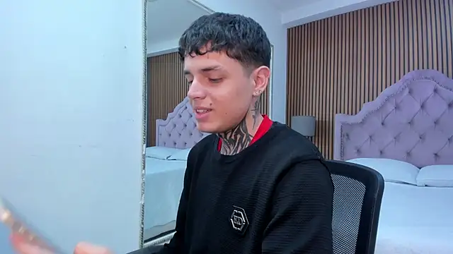 Declan-Fox online show from 10/25/25, 04:31