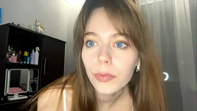 Snapshot of YourLittleElfie chatting on 09/16/25, 03:57 YourLittleElfie online show from 09/16/25, 03:57