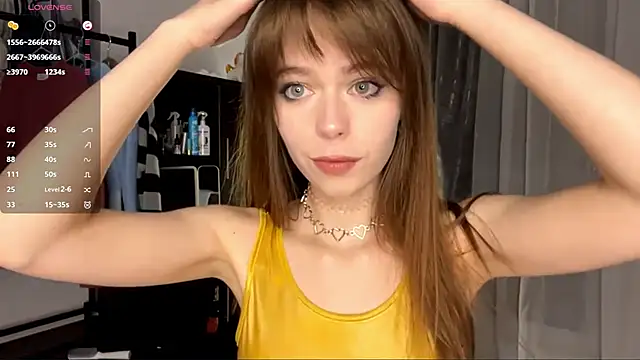 Snapshot of YourLittleElfie chatting on 10/04/25, 03:32 YourLittleElfie online show from 10/04/25, 03:32