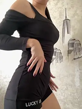 Snapshot of milka_catt chatting on 09/23/25, 10:18 milka catt online show from 09/23/25, 10:18