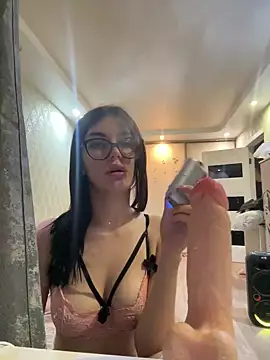 Snapshot of milka_catt chatting on 10/10/25, 07:02 milka catt online show from 10/10/25, 07:02