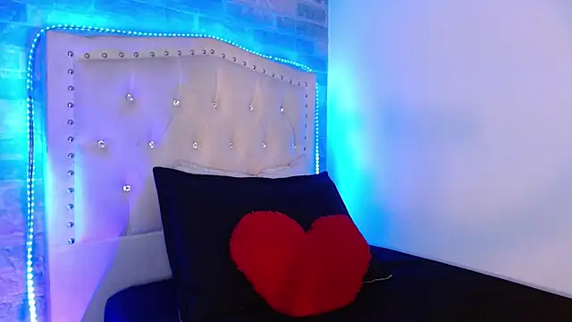 oliviarichard  online show from 11/13/25, 05:23