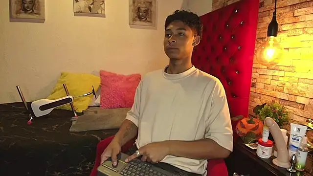 CoffeNaughty nom online show from 10/22/25, 04:24