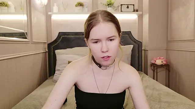 Snapshot of Alida_Brice chatting on 11/11/25, 05:40 Alida Brice online show from 11/11/25, 05:40