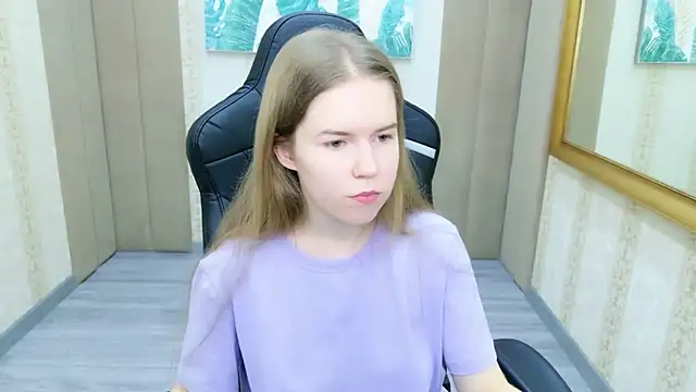 Snapshot of Alida_Brice chatting on 11/13/25, 06:12 Alida Brice online show from 11/13/25, 06:12