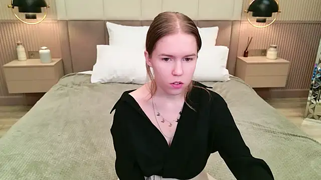 Snapshot of Alida_Brice chatting on 11/18/25, 05:45 Alida Brice online show from 11/18/25, 05:45