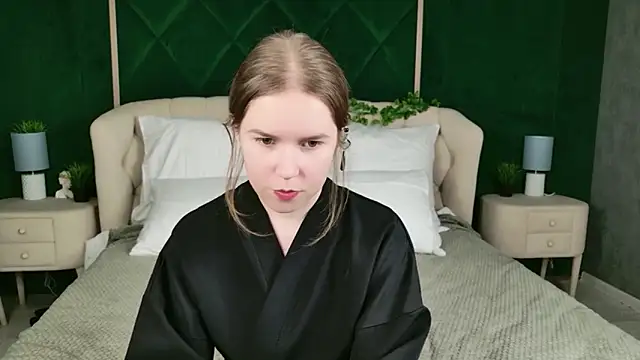 Snapshot of Alida_Brice chatting on 12/04/25, 03:32 Alida Brice online show from 12/04/25, 03:32