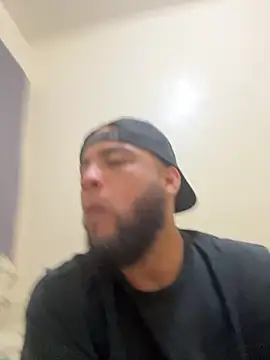 LeoPR00 online show from 10/17/25, 03:20