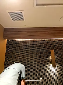 LeoPR00 online show from 11/02/25, 09:28