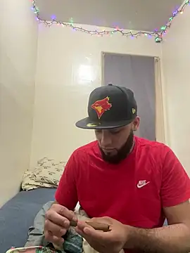 LeoPR00 online show from 12/18/25, 01:06