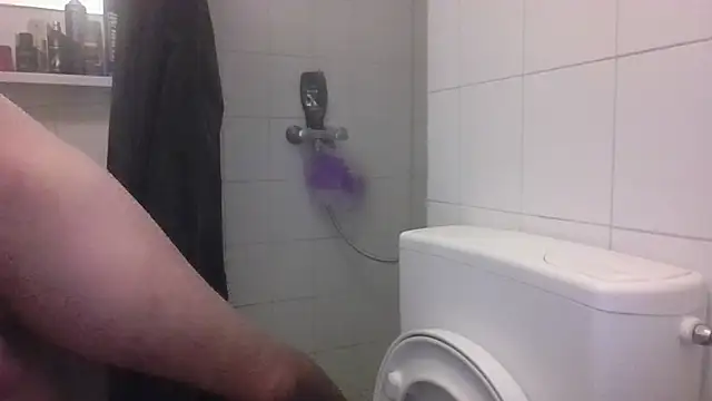 Snapshot of steef070 chatting on 10/11/25, 03:28 steef070 online show from 10/11/25, 03:28