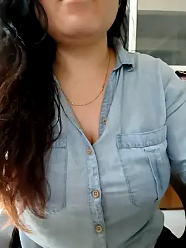 Snapshot of sassy_aly007 chatting on 09/18/25, 11:34 sassy aly007 online show from 09/18/25, 11:34