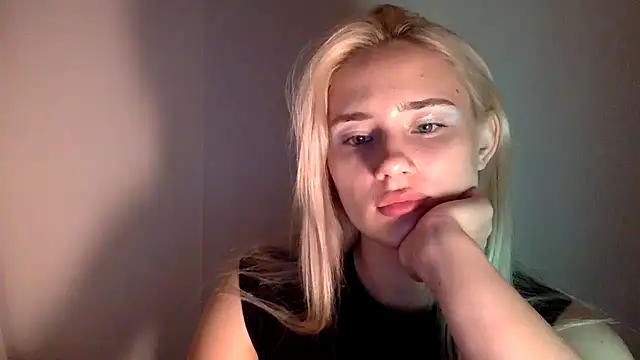 Snapshot of Rosvann chatting on 11/18/25, 04:55 Rosvann online show from 11/18/25, 04:55