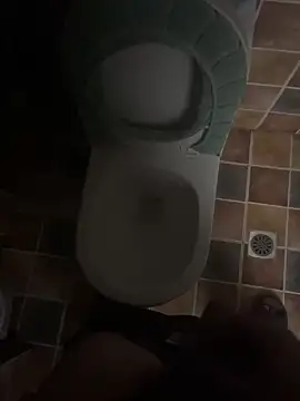 Snapshot of qeer098755 chatting on 11/16/25, 02:55 qeer098755 online show from 11/16/25, 02:55