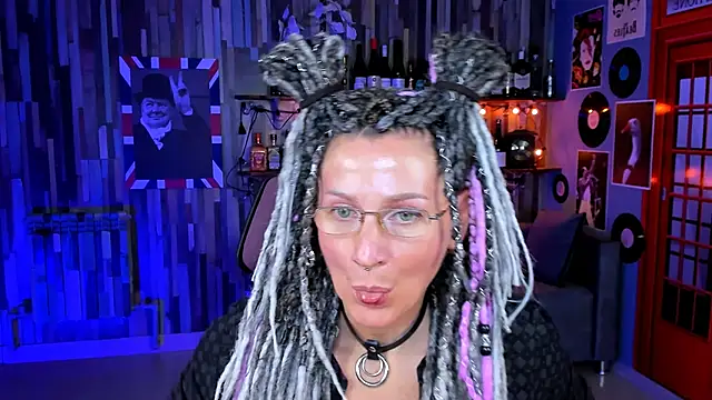 Snapshot of UmaSpace chatting on 09/26/25, 01:15 UmaSpace online show from 09/26/25, 01:15